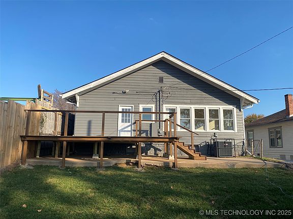 4th image of 212 S Phoenix Ave
