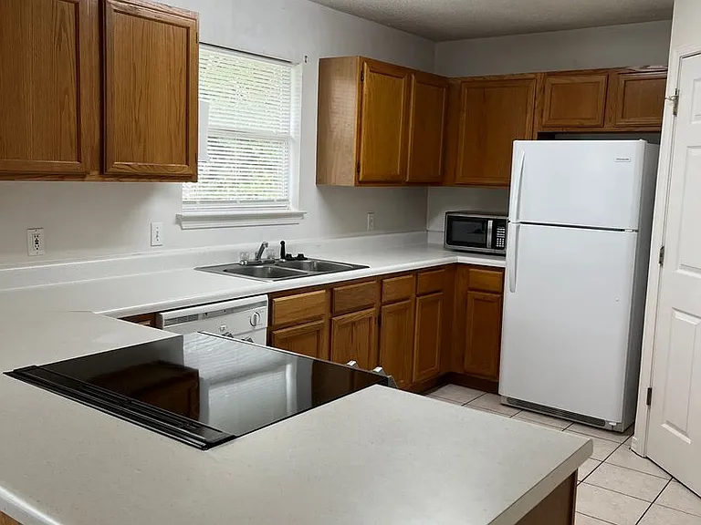 567 Florosa Ct — Photo 3