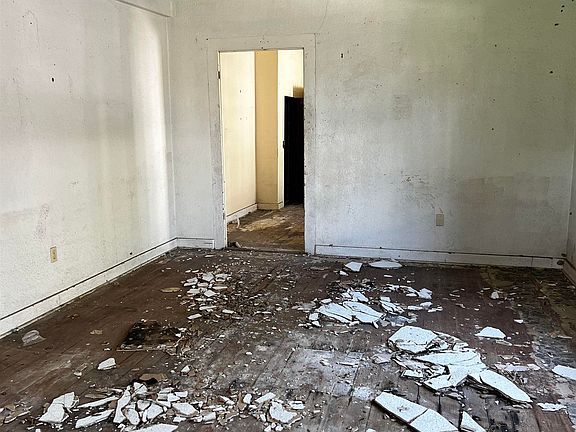 3rd image of 3020 Lula Ave