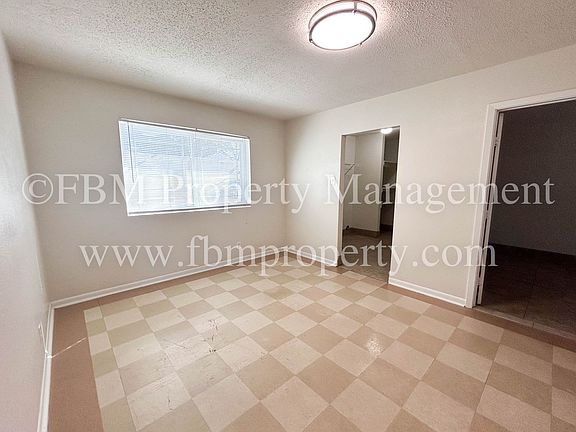 4th image of 703 Phillips Dr