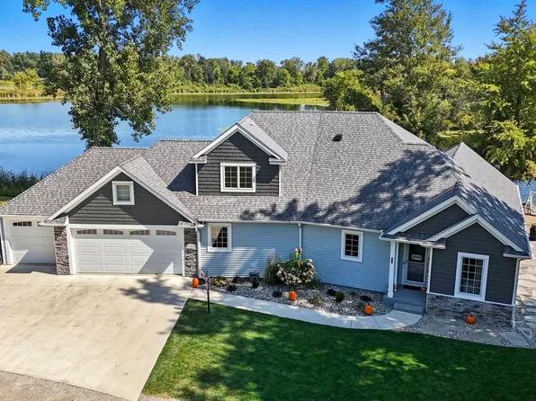 5425 S Groveland Dr, Albion, IN 46701