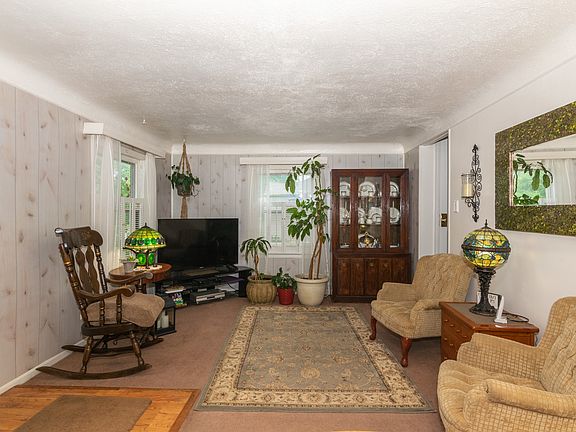 5th image of 29329 Manhattan St