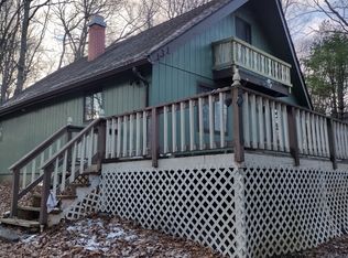 418 Mercury Dr, Bushkill, PA 18324