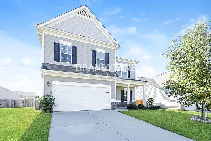 4 bed, 2.5 bath, 2560 sqft, $2,420 — Photo 2