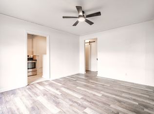 Spacious Units in a Vintage Brick Building- Walk to Seattle Center, Shops,and Restaurants!, Seattle, WA 98109