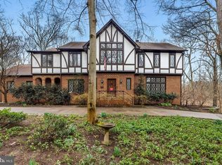 250 Carrwood Rd, Great Falls, VA 22066