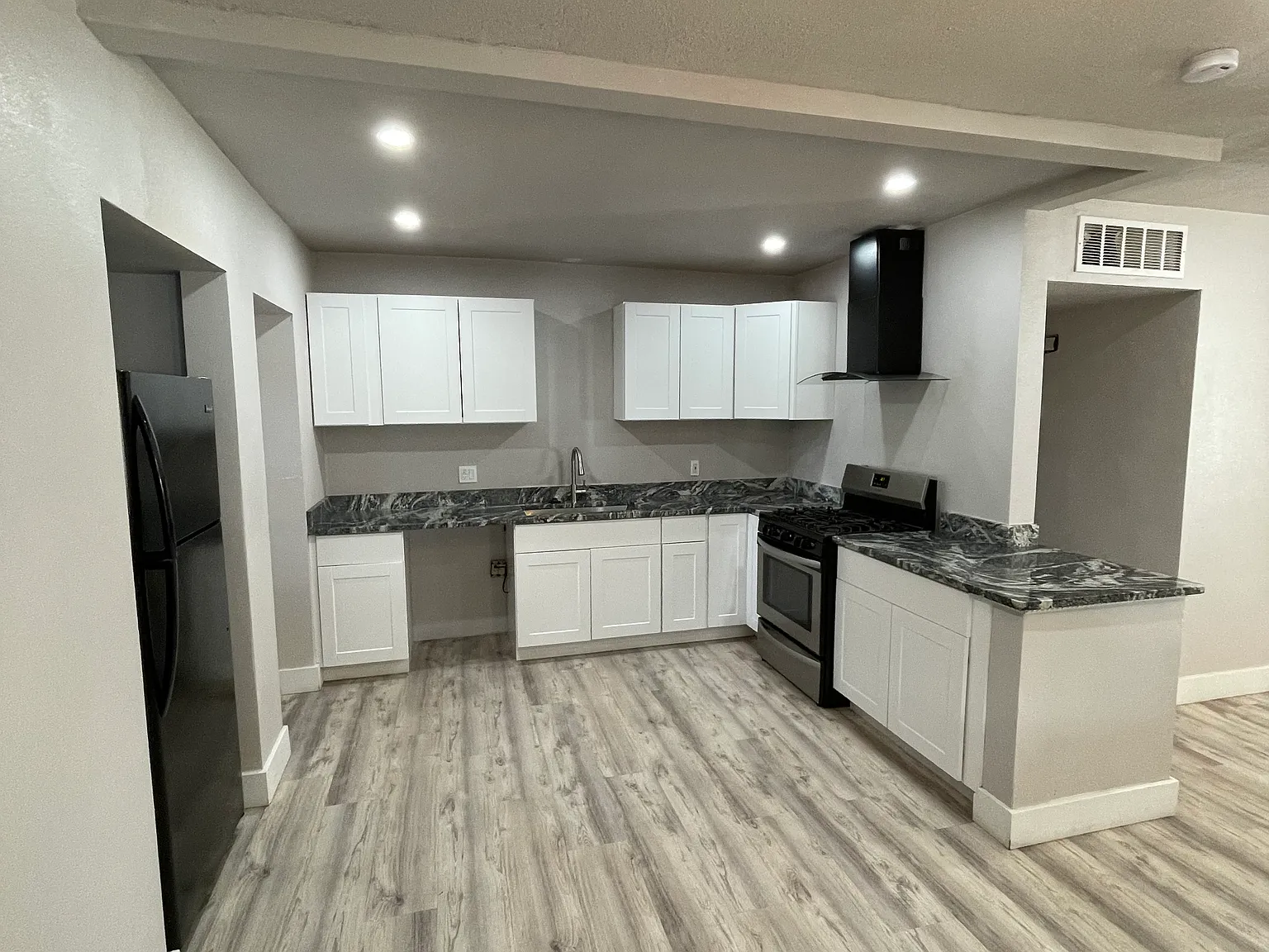 3 bed, 1250 sqft, $2,000 — Photo 3