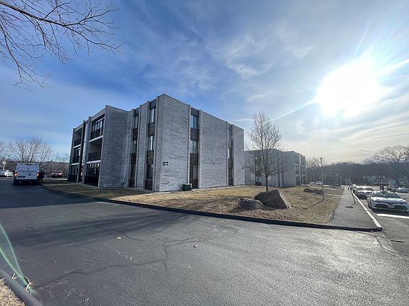 4th image of 27 Skyline Dr