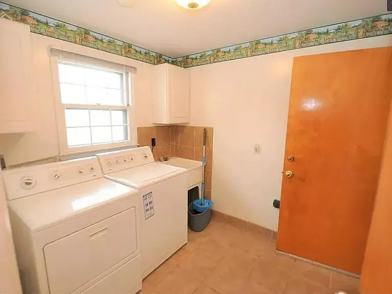99 Thomas Rd — Photo 15