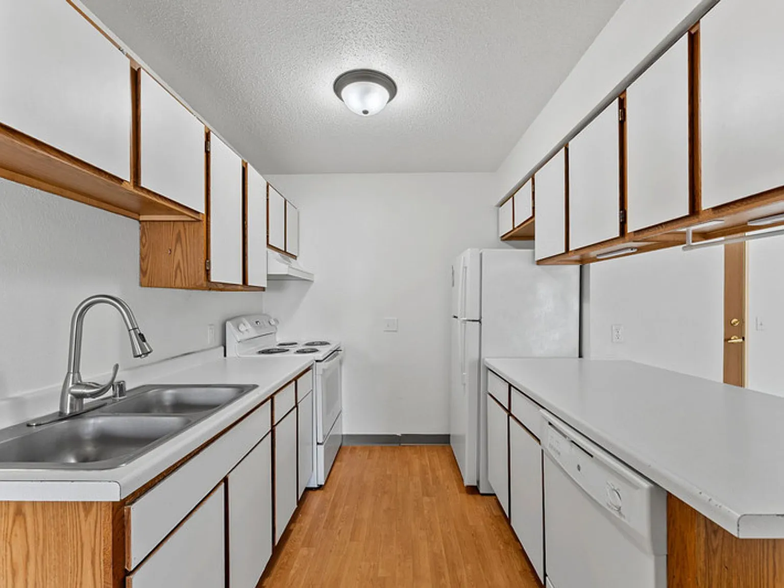 Fox Valley Meadows Apartments — Photo 3