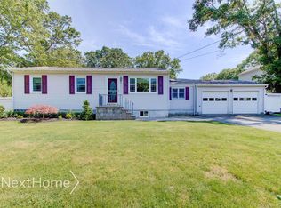 56 Ozark St, Ronkonkoma, NY 11779