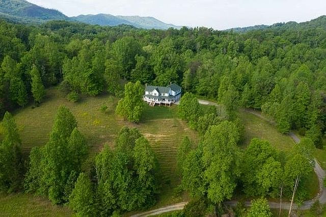 2nd image of 2845 Old Chilhowee Rd