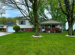 107 Chadwick Ln, Austintown, OH