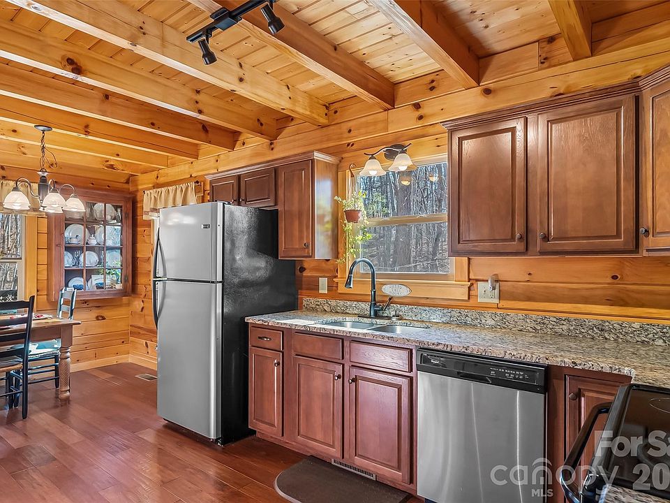 10th image of 204 Mountain Vista Dr