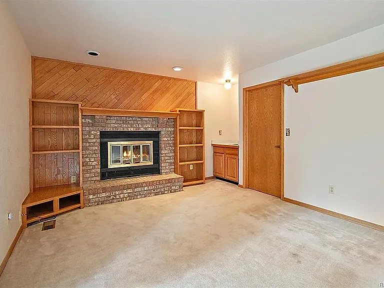907 S Emporia St — Photo 18