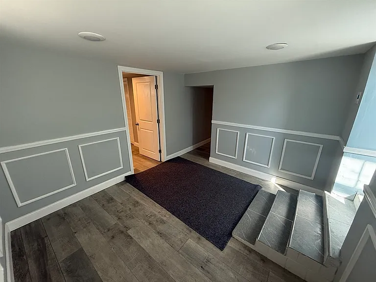 28 Albertina St #B — Photo 3