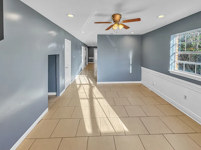 2421 Caswell Ln — Photo 9