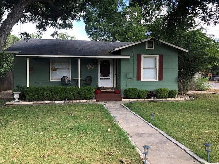 893 Pine St — Photo 1