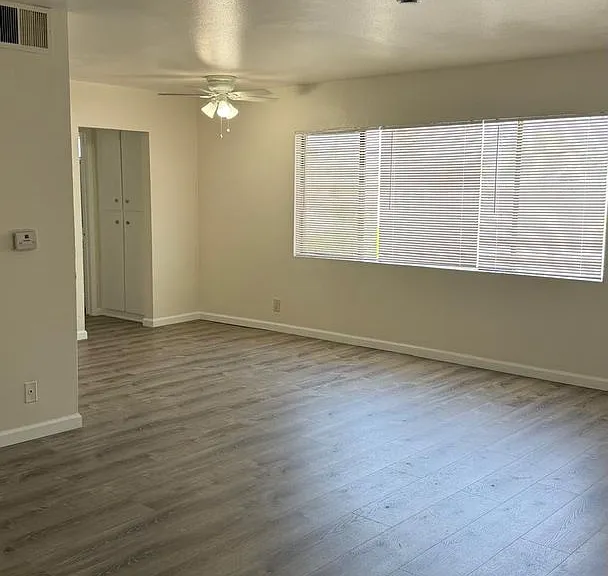 14837 Erwin St — Photo 17