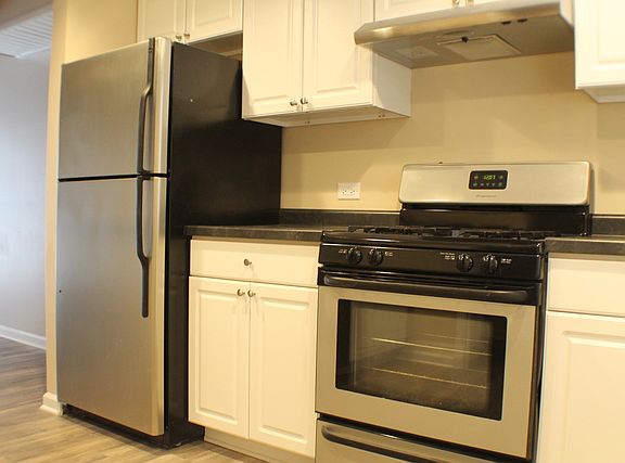 3rd image of 463 Meadow Green Ln