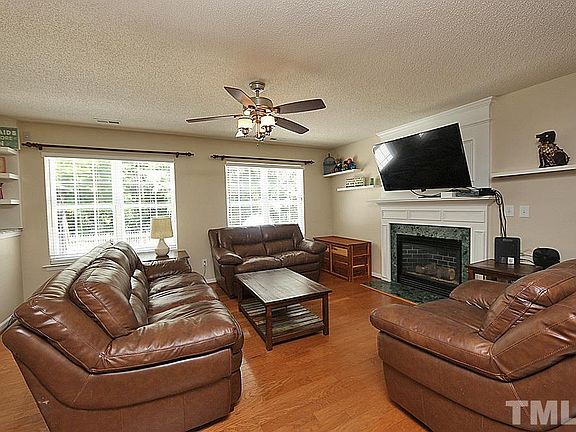 4th image of 17 Epping Ct