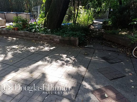 5th image of 106 Charles St APT 6