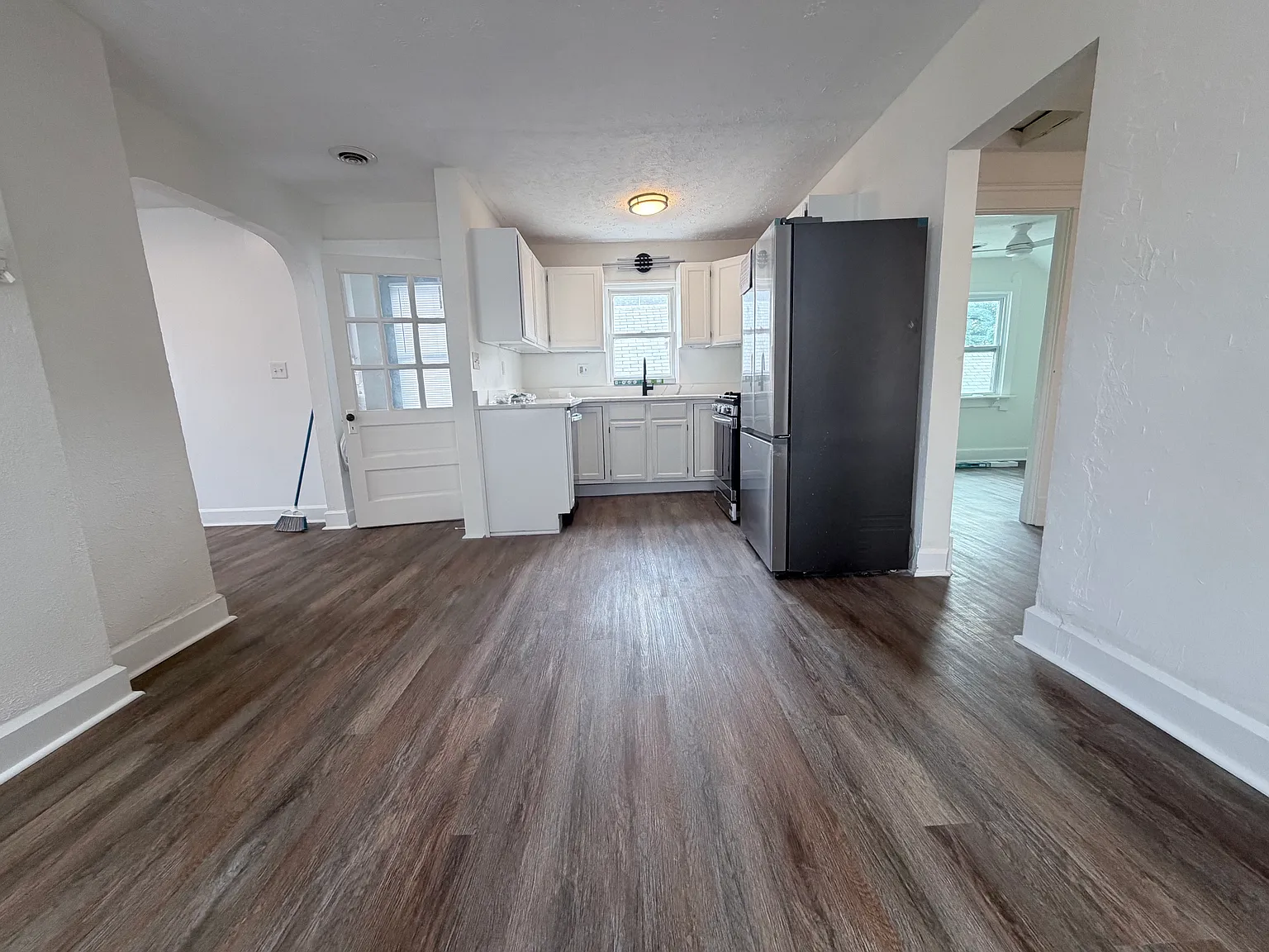 1 bed, 1100 sqft, $1,600 — Photo 3