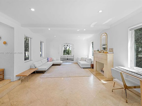 5th image of 4490 Royal Palm Ave