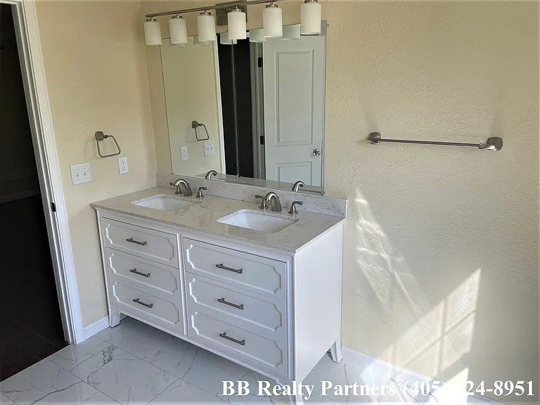 3407 E 38th St S — Photo 10