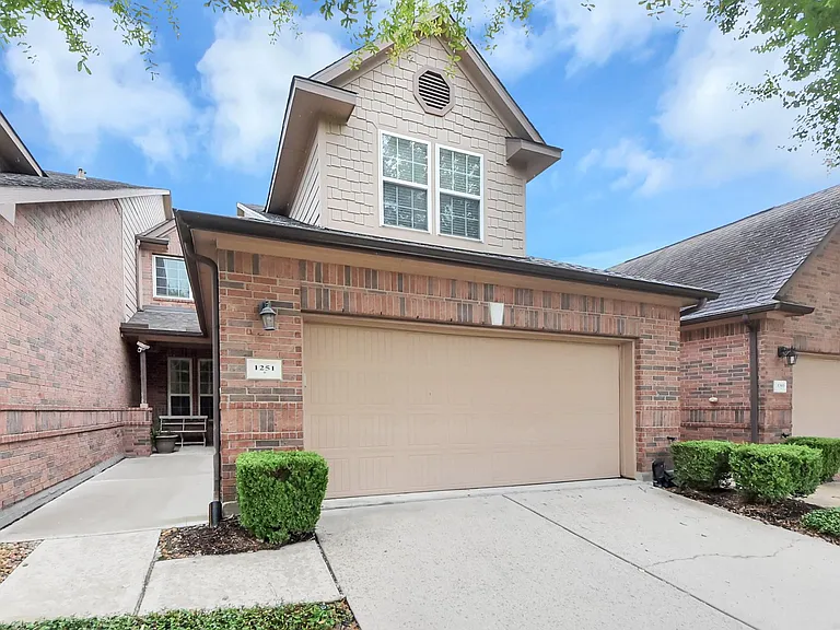 1251 Glenwood Canyon Ln — Photo 2
