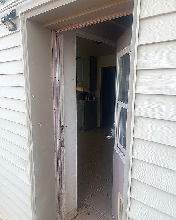 1st image of 140 W Martin Rd