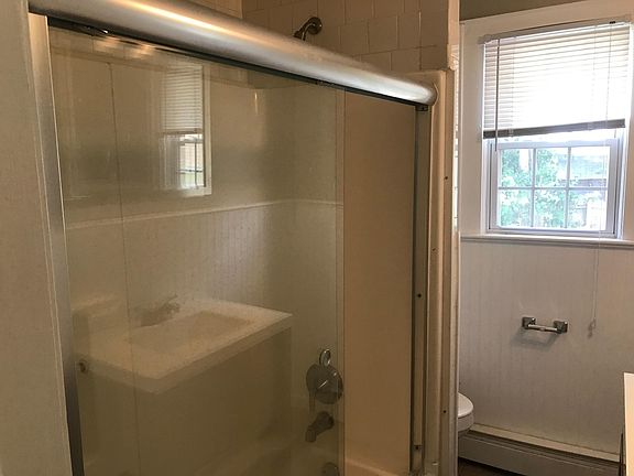 5th image of 226 N 3rd Ave Floor 1