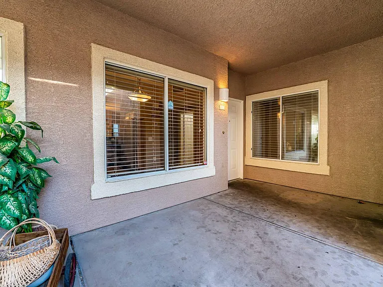 2000 Quartz Cliff St #104 — Photo 3