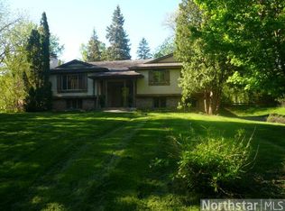 18275 Hummingbird Rd, Deephaven, MN 55391