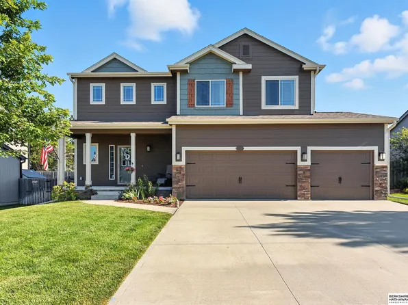 16112 Sunflower St, Bennington, NE 68007