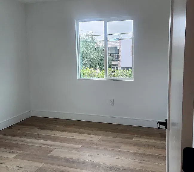 6012 Farmdale Ave — Photo 5