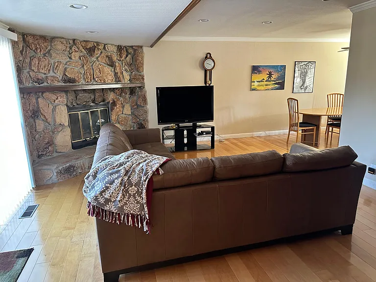 119 Dot Ave — Photo 2