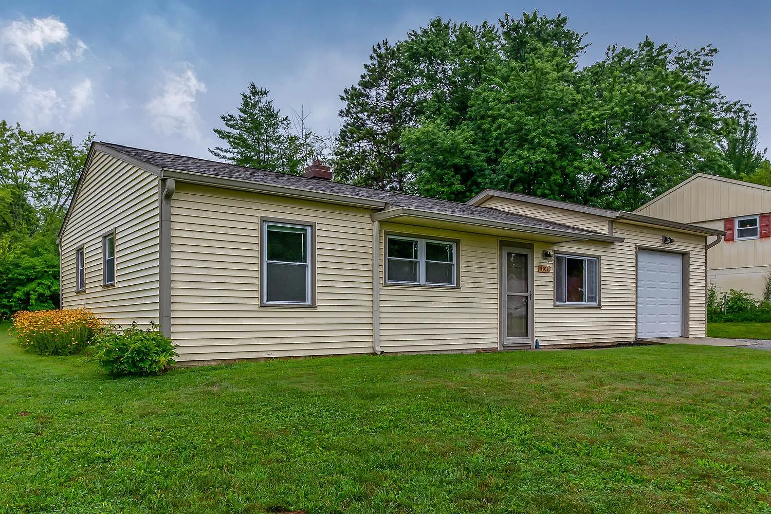 3101 N Kingsley Dr photo 1