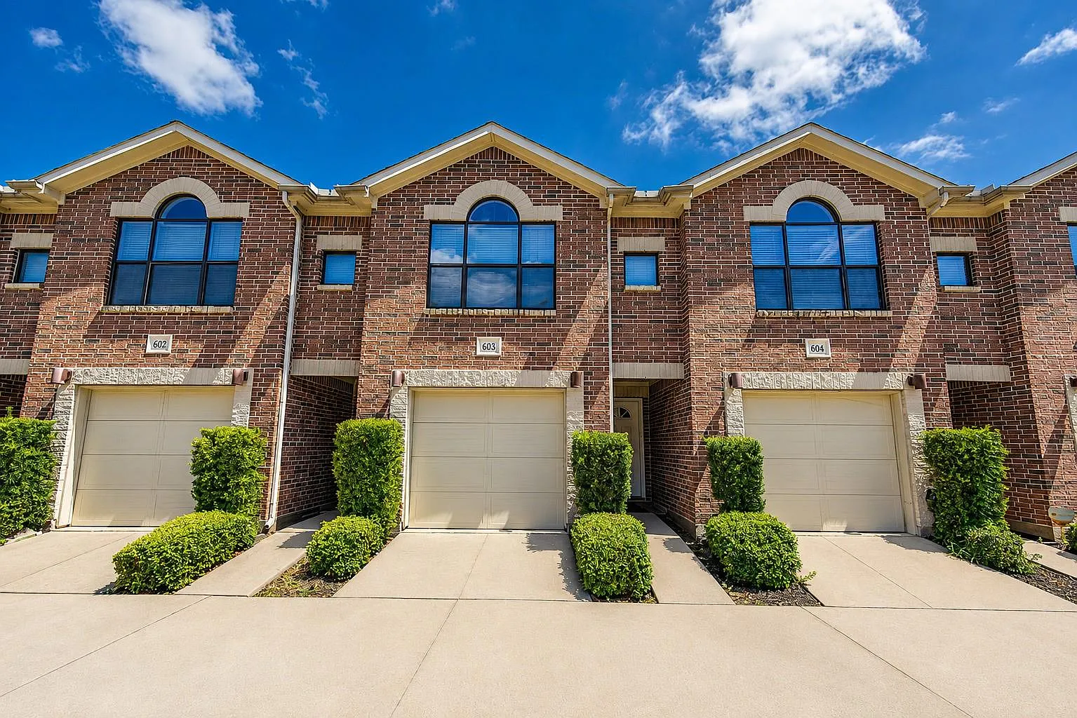 2 bed, 2.0 bath, 1030 sqft, $1,700 — Photo 1