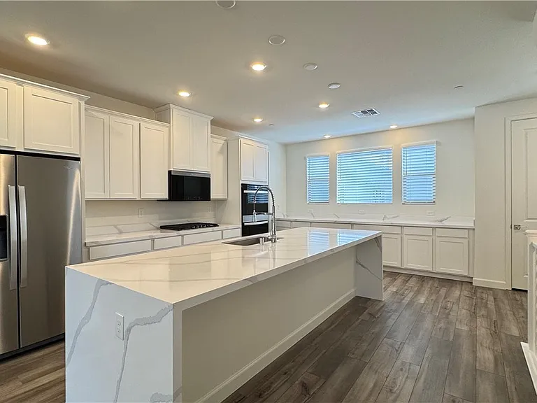1429 Whistling Kite St — Photo 9