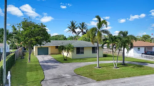 2022 Collier Ave Photo 1