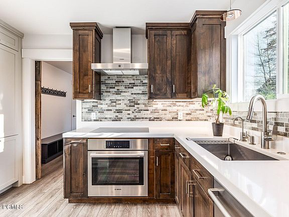 3rd image of 2830 Holiday Ranch Loop Rd