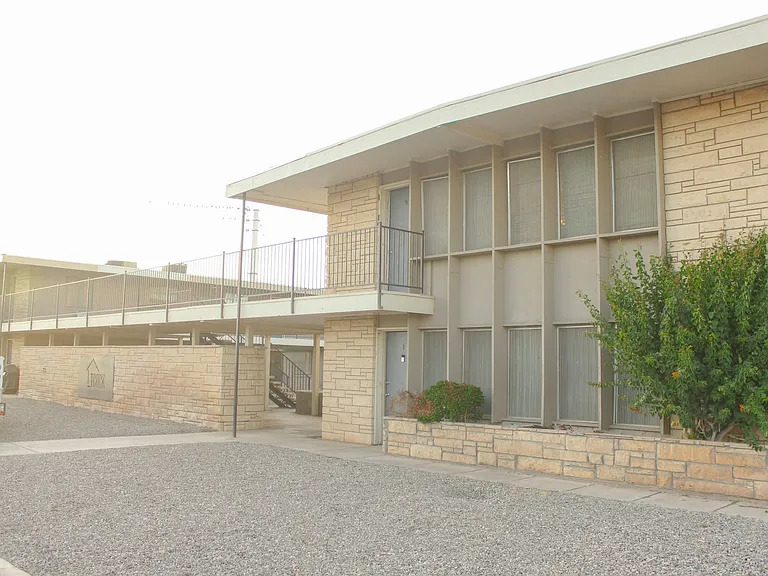 222 E 30th St — Photo 5