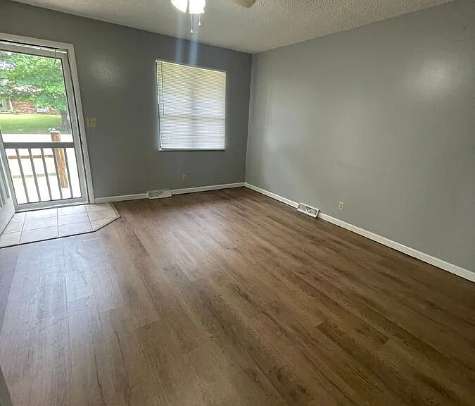 2781 Hawthorne Rd — Photo 3