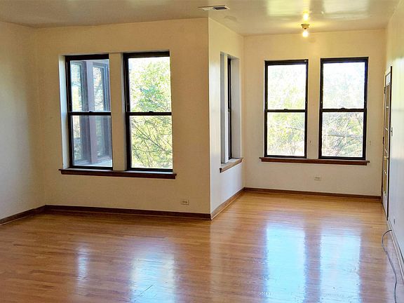 2nd image of 1022 N Oakley Blvd APT 3