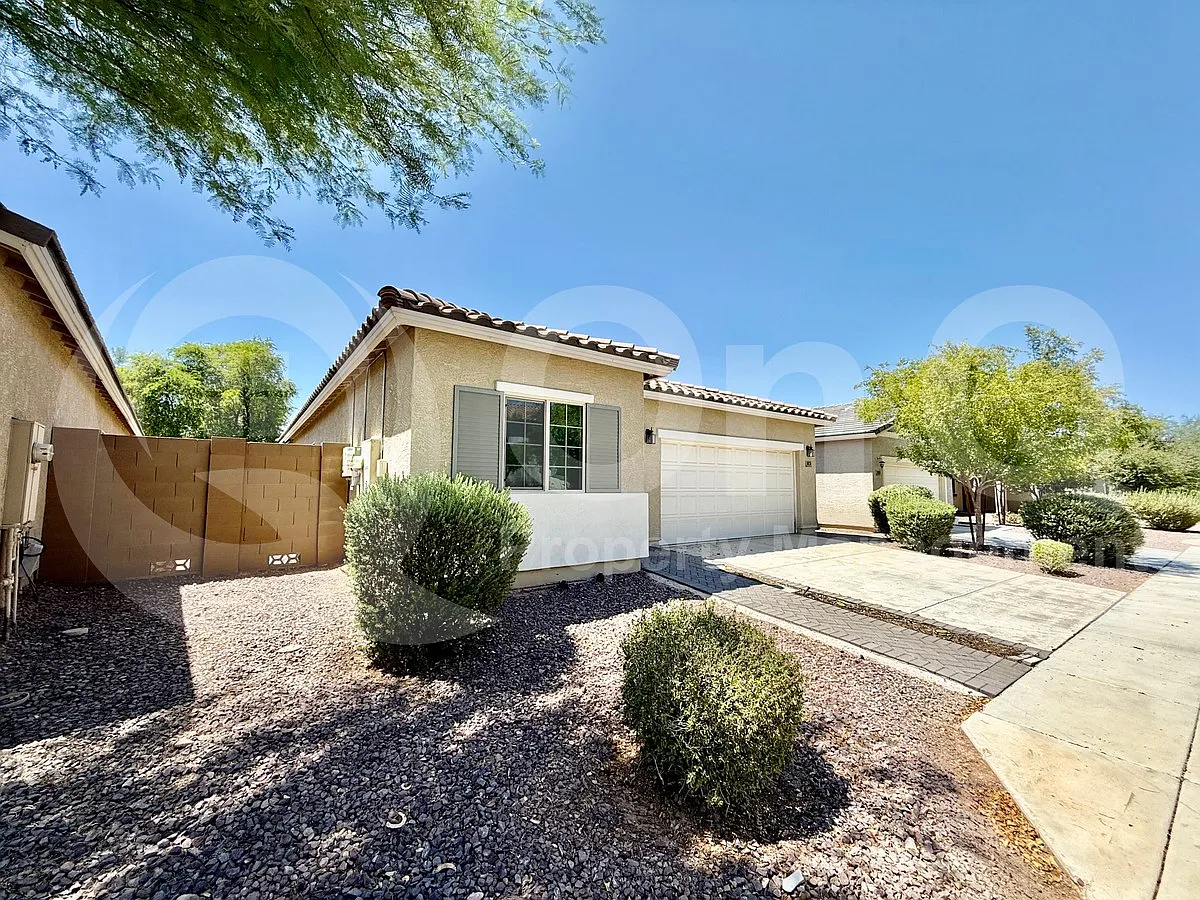 4 bed, 2.0 bath, 1558 sqft, $2,500 — Photo 2