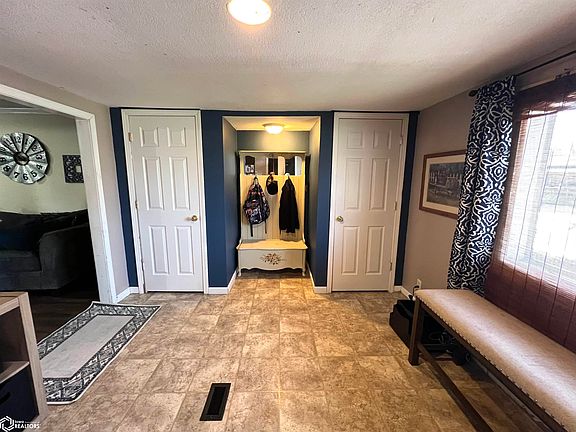 3rd image of 1846 Luther Cir
