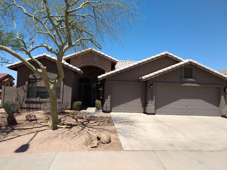 Corner lot 3-car garage