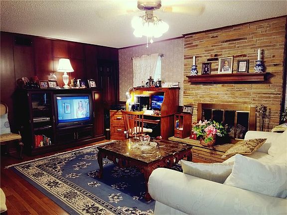 2nd image of 4404 NE 36th St