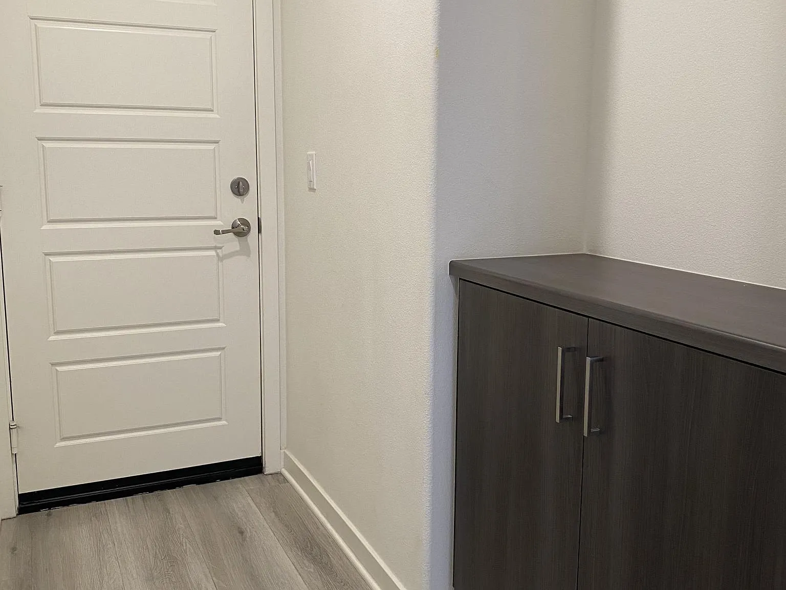 3 bed, 3.5 bath, 2017 sqft, $4,995 — Photo 4